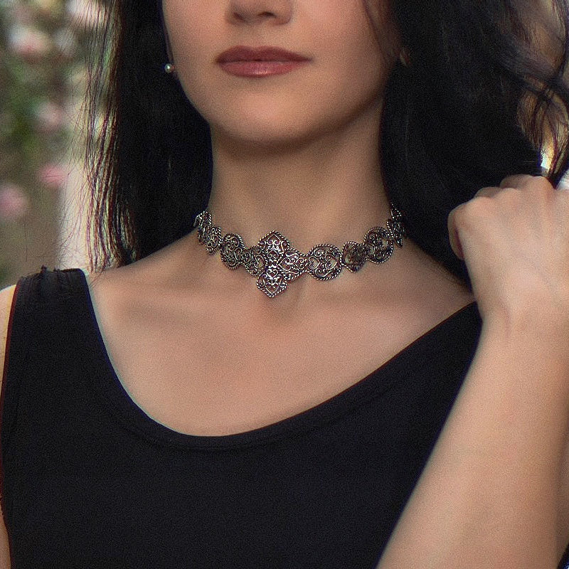 "Silver wide filigree ornament choker"
